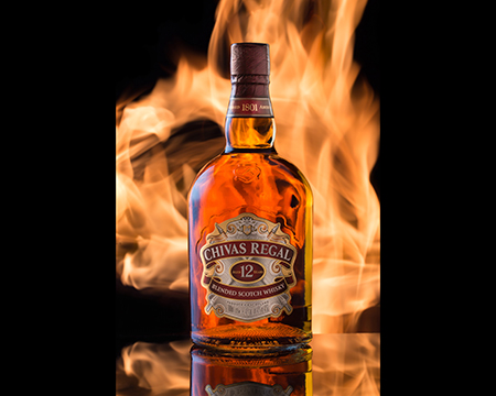 Рекламная food фотография виски с огнём сделана в процессе фуд фотосъемки для ресторана в Сочи